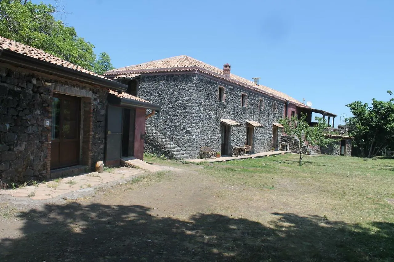 Agriturismo La Caraffara sull' Etna Puntalazzo Alloggio per agriturismo