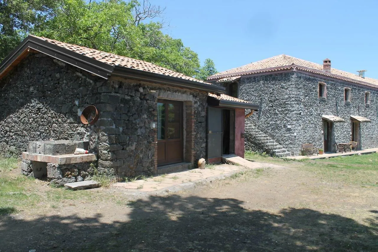 Agriturismo La Caraffara Sull' Etna Puntalazzo 0*,